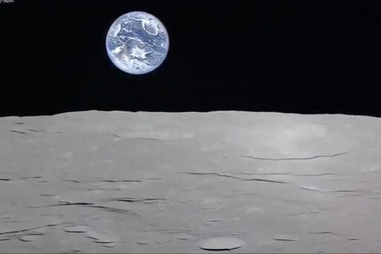 Incredible Lunar Views From Selene Orbiter