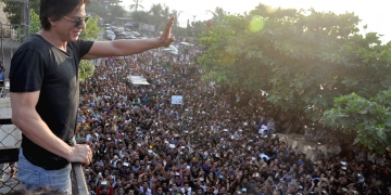 Most Innovative Ways When Celebs Suprise Their Fans