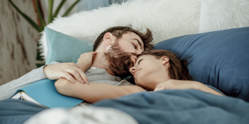Cuddlers, Rejoice! Science Proves Sleeping With Someone Else Is Good For Health
